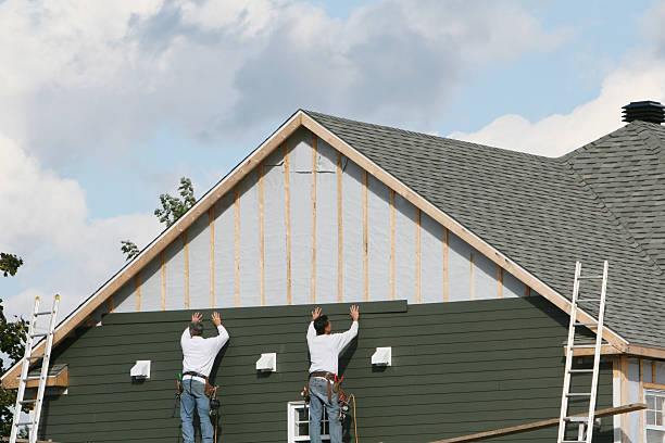 Professional Emergency Siding Repair technician working in Middletown, MD